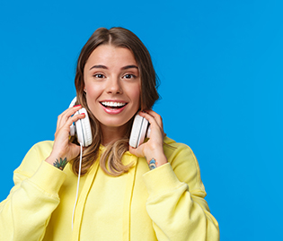 portrait-excited-happy-smiling-blond-girl-yellow-hoodie-takeoff-headphones
